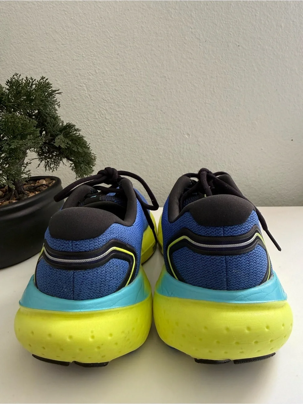 Brooks Glycerin 21  Men size 10 Blue and Neon Yellow Running Shoes